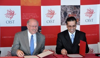 Ahmed Alkhunaini, Representative Director of Aramco Asia Japan, signing a Memora