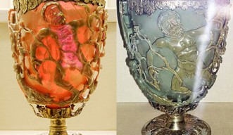 古代の職人たちがナノ粒子を利用した芸術作品の例であるリュクルゴス・カップ。カップの後ろから光を照らすことで、金の成分により赤色に見え、正面から光が当たると銀の成分により緑色になる。