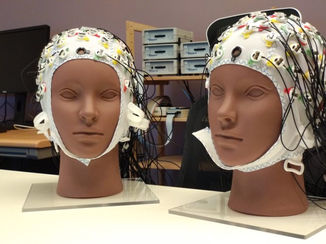 2 manequin heads covered with electric wires