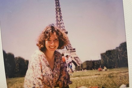 portrait of Terezie SEDLINSKA in front of Eiffel tower