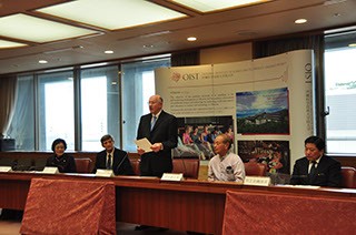 Dr. Jonathan Dorfan (center) at the signing ceremony