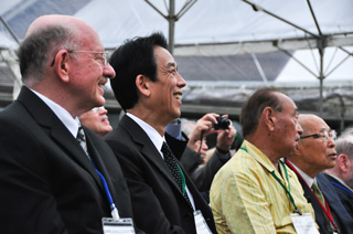 Dr. Jonathan Dorfan, OIST President & Mr. Tatsuo Kawabata, Minister of State for Okinawa and Northern Territories Affairs