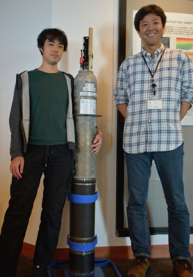 Post-doctoral scholar, Yuichi Nakajima and Prof. Satoshi Mitarai (right) of the Marine Biophysics Unit at OIST.
