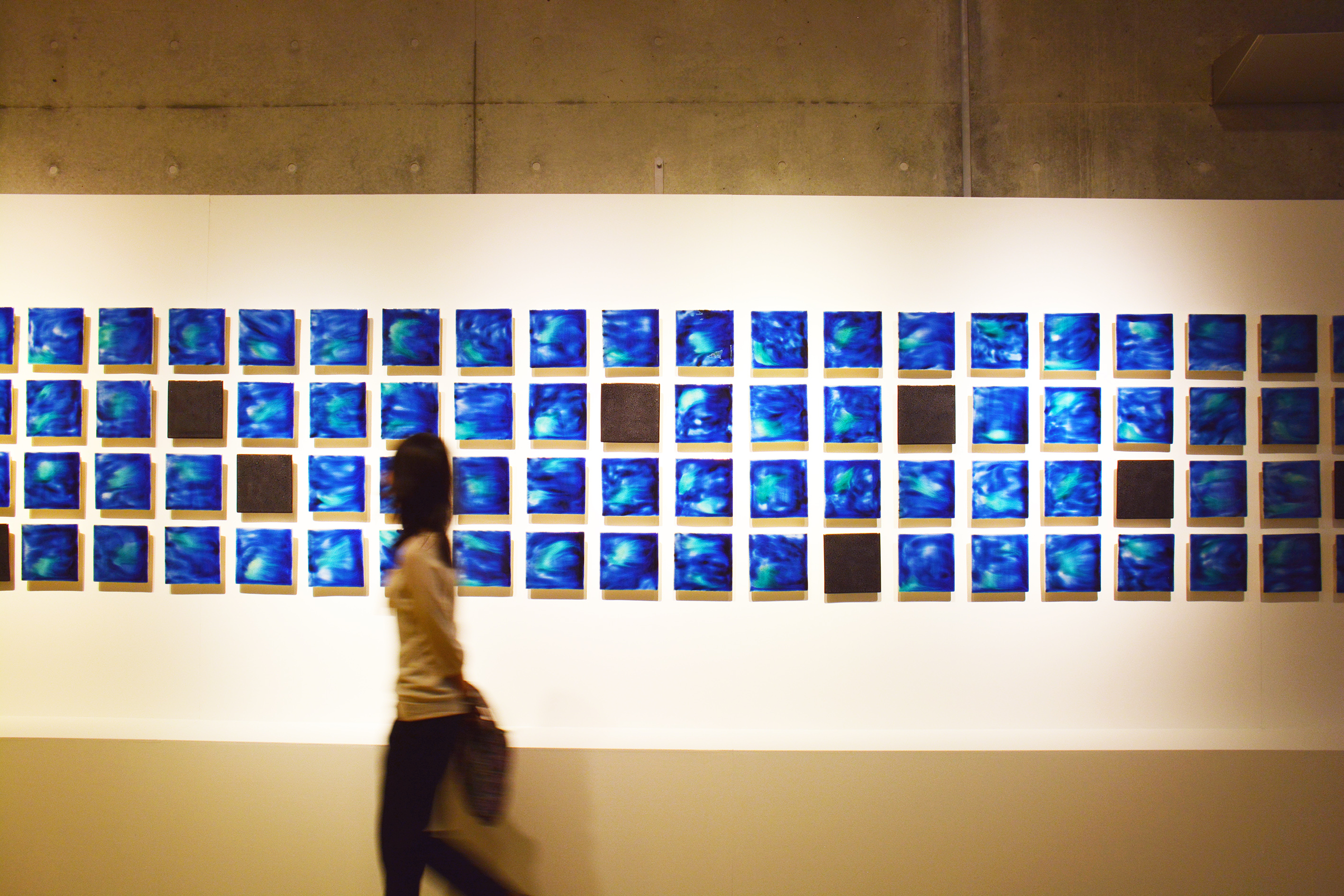 Ishigaki Blue – a visitor walks by the artwork
