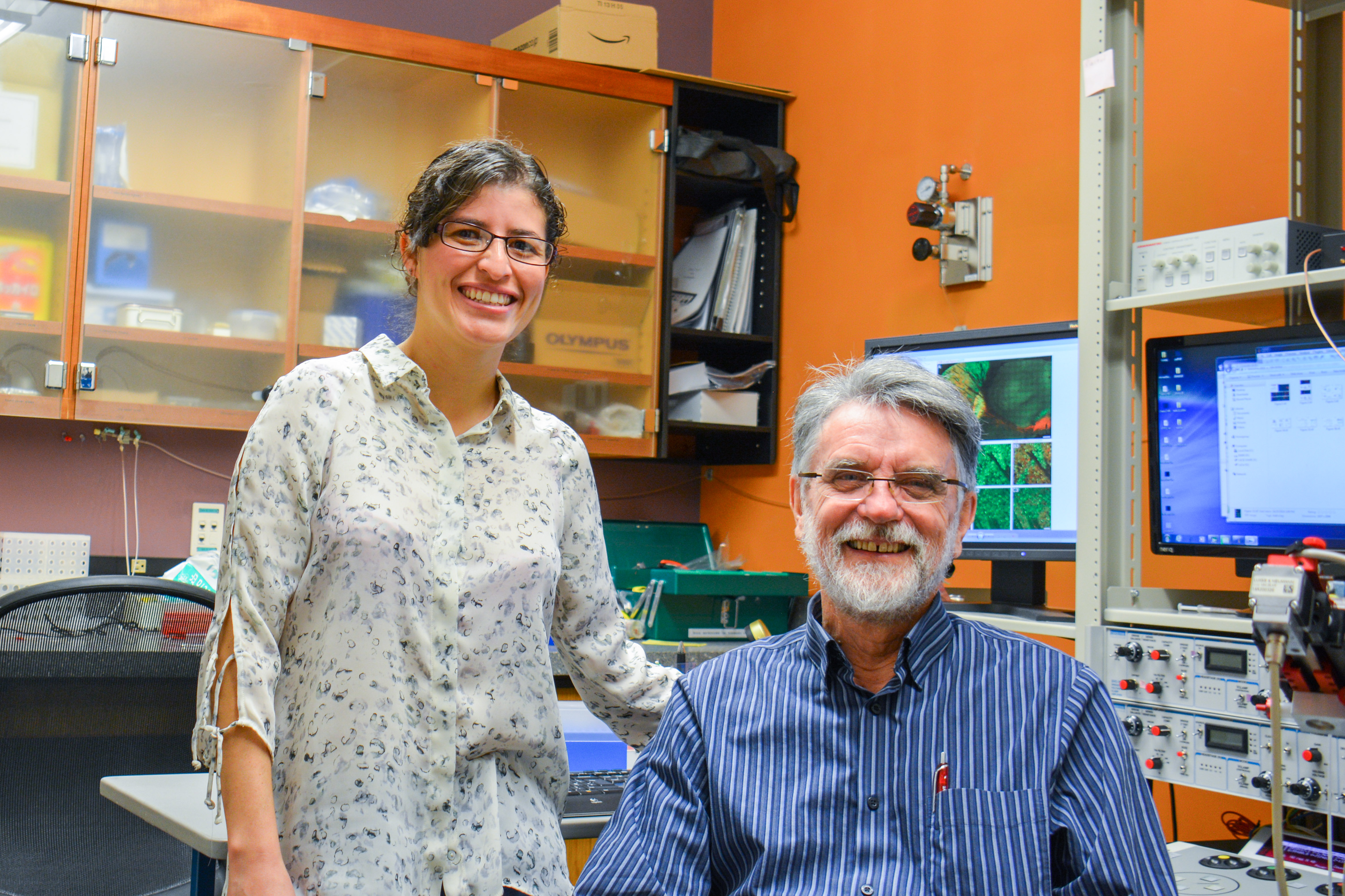 Dr. Violeta Lopez-Huerta and Professor Gordon Arbuthnott of the OIST Brain Mechanism for Behaviour Unit