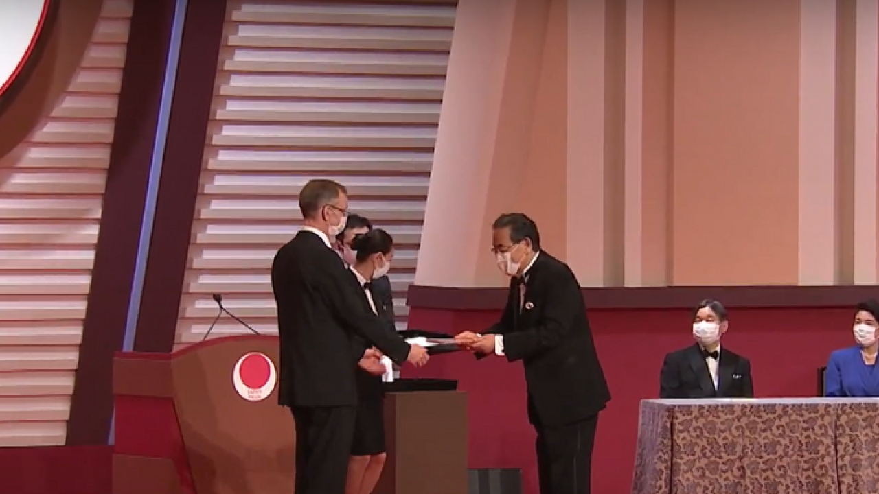 OIST Adjunct Professor, Svante Pääbo, receives the Japan Prize
