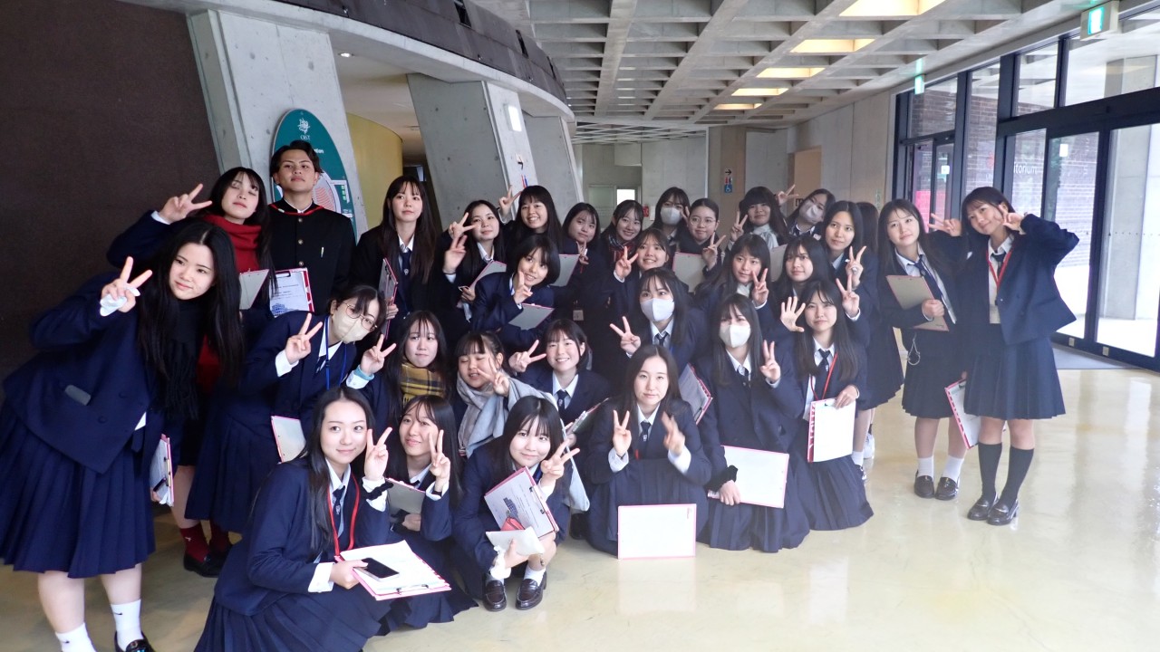 沖縄県立那覇商業高等学校の集合写真