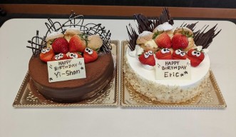 2 birthday cakes