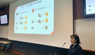 レクチャーをしているOISTリサーチフェロー