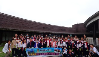 香港光明英來小學校の生徒がキャンパスツアーに参加