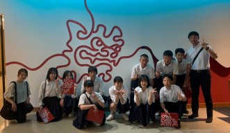 川上中学校生徒の集合写真