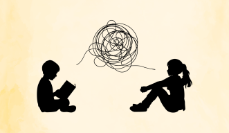本を読み聞かせる子どもと、それを聞く子どものシルエットが描かれ、その間に波線が配置されたイラスト。