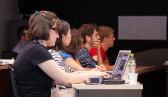 デイヴィッド・ヴァン・ヴァクター教授の講義を聴くDNC 2012参加者たち