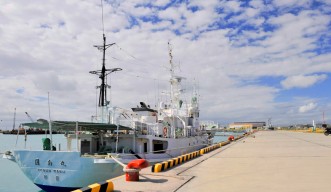 沖縄県水産海洋研究センターの漁業調査船「図南丸」（となんまる）