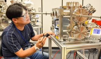 Min-Cherl Jung Monitors Vacuum Evaporation Process