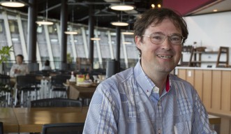 ロバート・シンクレア准教授