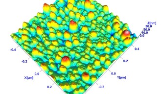グラファイトに蒸着させた金属ナノ粒子の3D原子間力顕微鏡トポグラフィ画像