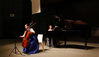 OISTウィンターコンサートにて城間恵さん（チェロ）と高良仁美さん（ピアノ）によるデュエット