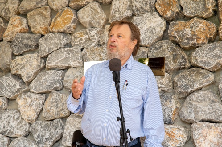 Ken Peach gives a concluding speech at plaque unveiling ceremony, which was held in honor of his and Liz Peach’s generosity to OIST. May 19, 2022.