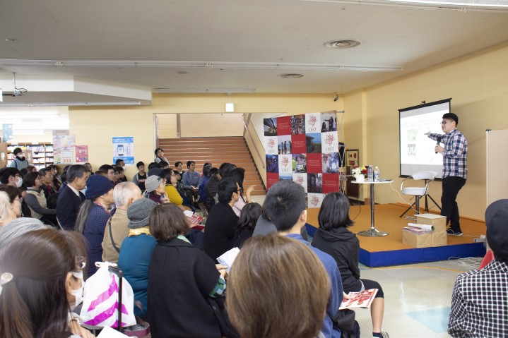 Scientist talking on the stage