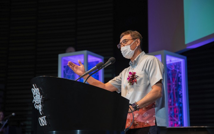 Takeshi Niinami speaking at OIST 10th anniversary 