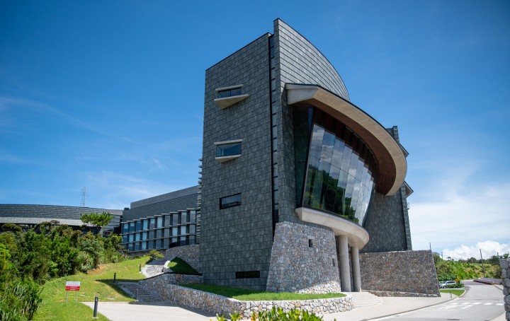 Lab 4 entrance façade