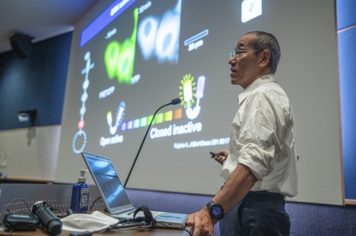 Professor Michiyuki Matsuda talks at the OIST-Kyoto University Joint Workshop