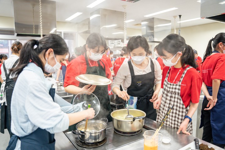 The girls learnt to cook shimayasai – locally grown vegetables.