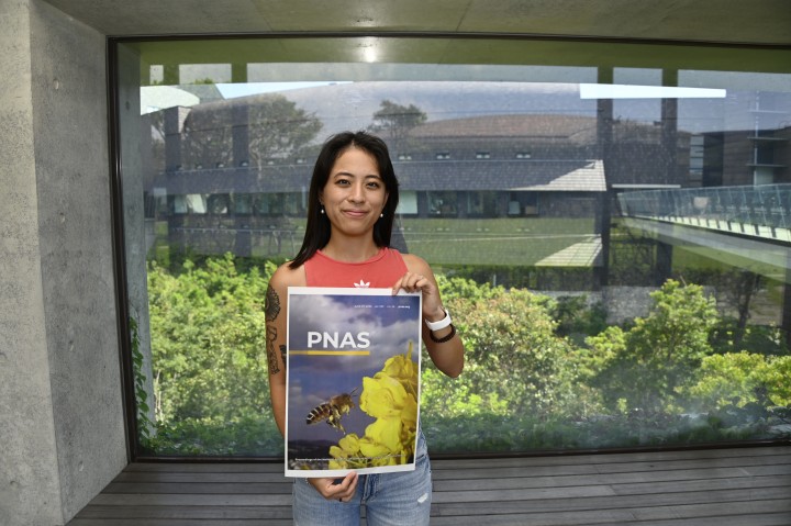 Nonno Hasegawa's bee virus research featured on PNAS journal cover