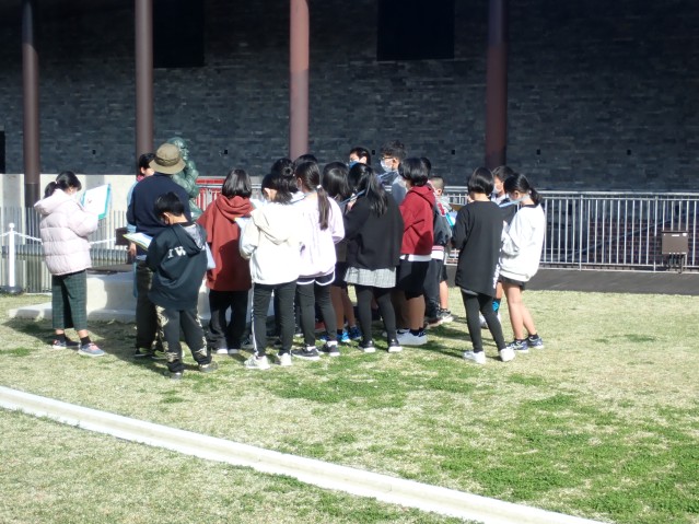  Nishihara Elementary School students visited OIST