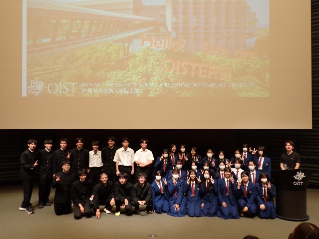 具志川高校の集合写真