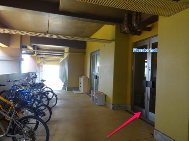 qsu Route to the Guest Room VC553 05