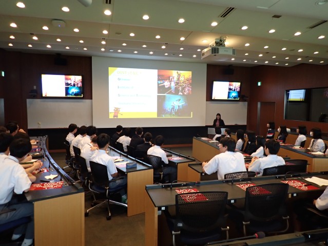 沖縄尚学高等学校のOIST訪問