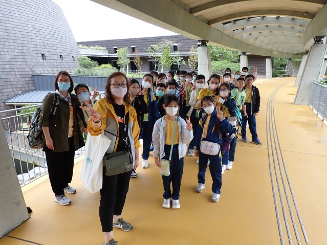 香港光明英來小學校のOIST訪問