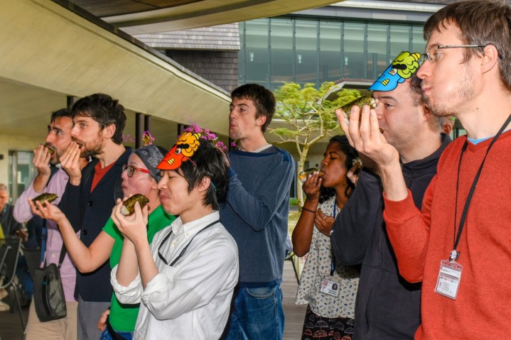 Several students eating onigiri.
