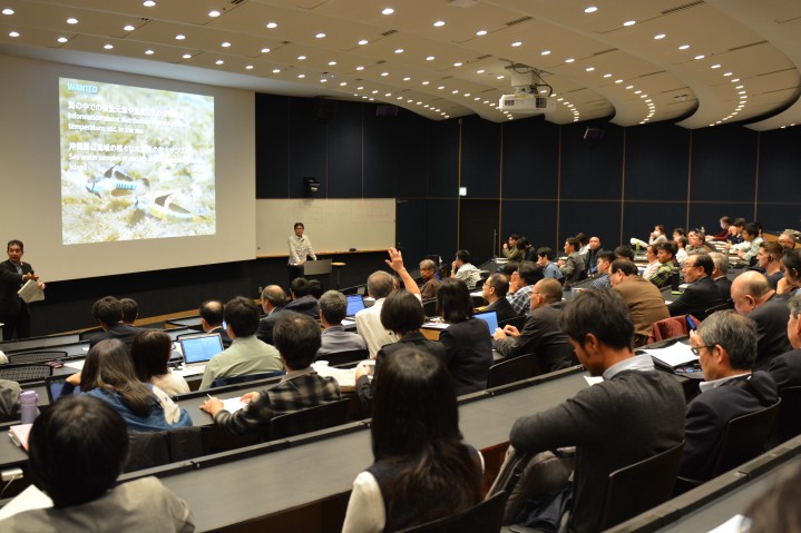 144 seats (school style; fixed layout)