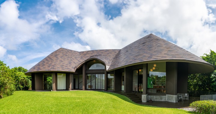 A building in the green