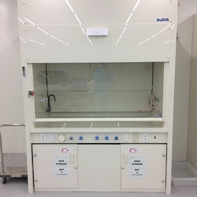 Laboratory fume hood, full size, with sliding glass protection
