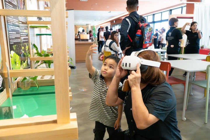 VR booth at OIST Science Studio
