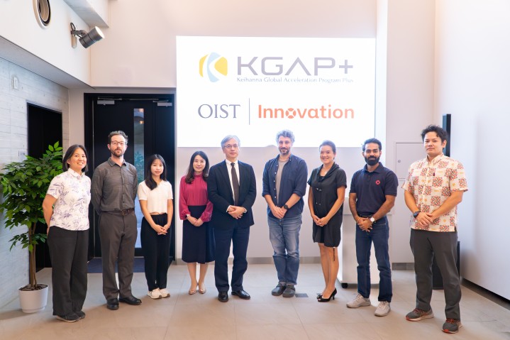 ttendees of the signing ceremony and participants of the pitch contest.