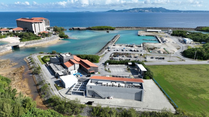 SeaneXus_building_inSeragakiPort