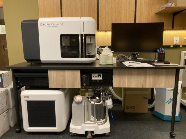 CF-IAS_F013_FACSDiscover_S8