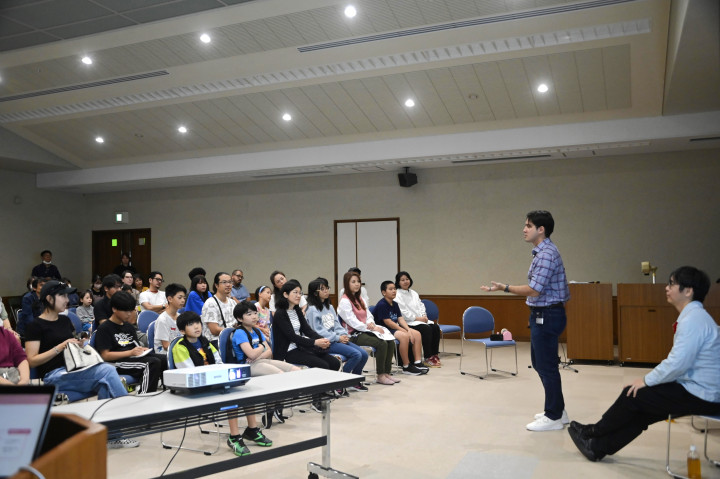 Science Talk for Students: "Okinawan Scientists Who Make The Future"