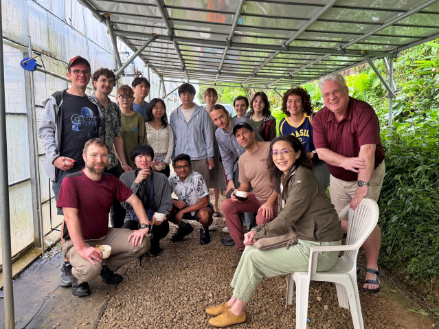 qed_gallery_202604_Strawberry Picking