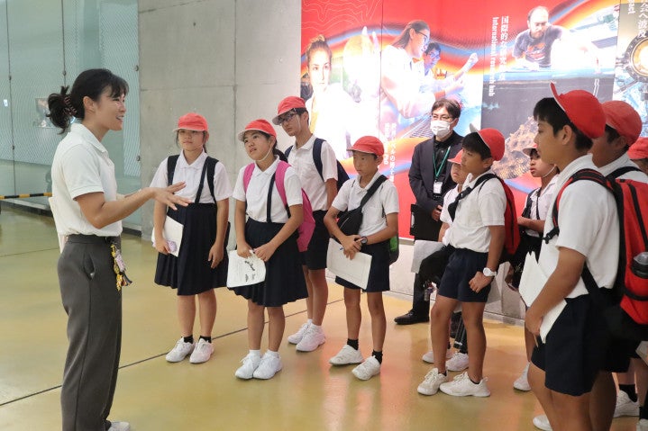 Tokunoshima Town Municipal Kametoku Elementary School Visited OIST