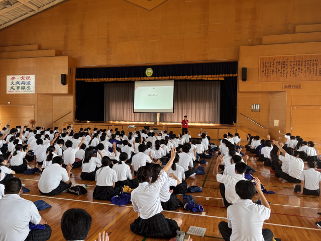 Outreach Class at Nakanishi Junior High School