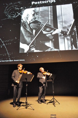  (From left) Violinist Jack Liebeck and Professor Brian Foster of Oxford University