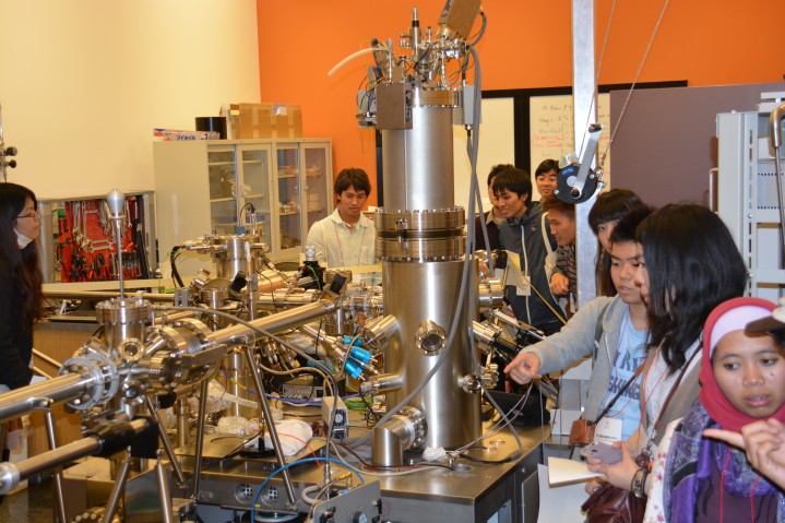 Ryudai Students in the Energy Materials and Surface Sciences Unit