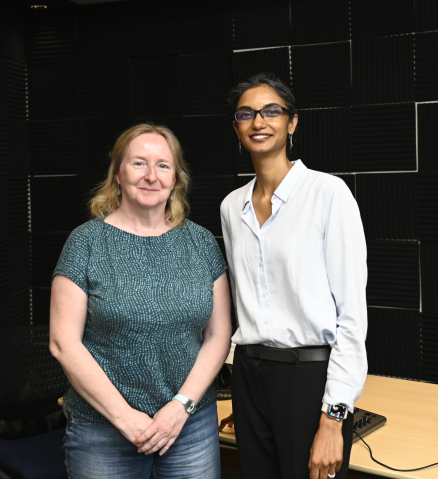 サイエンス・コミュニケーターのマール・ナイドゥが、OISTポッドキャストでシーレ・ニコーマック教授にインタビュー 