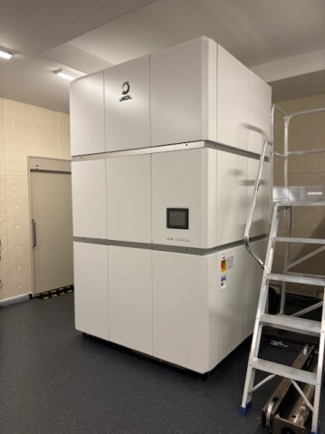 CryoARM200
